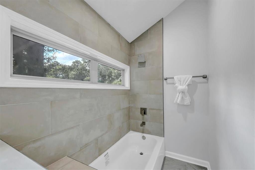 3423 RUGBY Circle