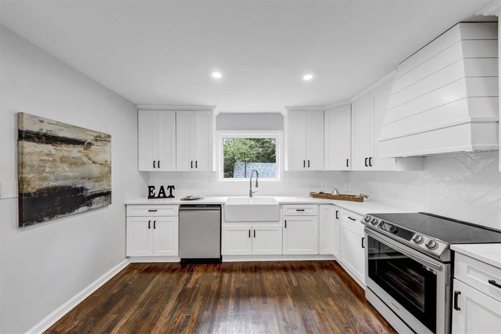 3423 RUGBY Circle