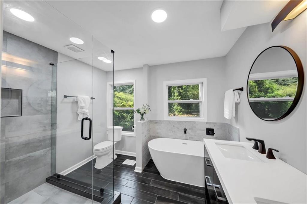 3423 RUGBY Circle