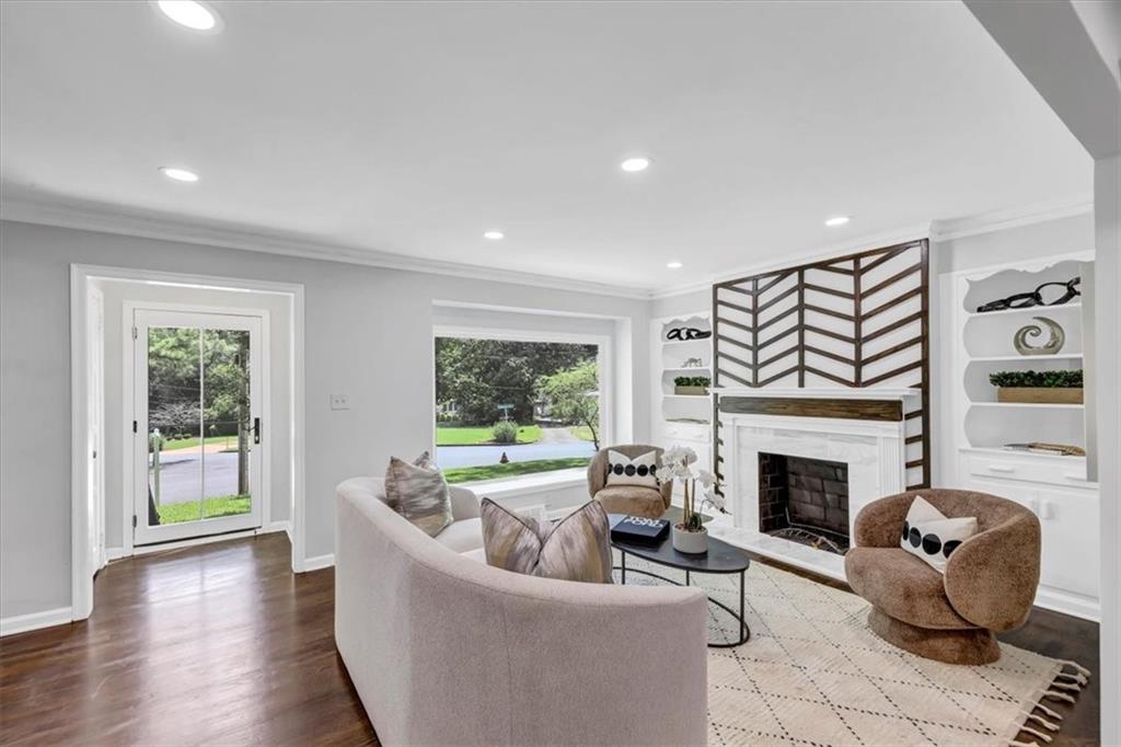 3423 RUGBY Circle