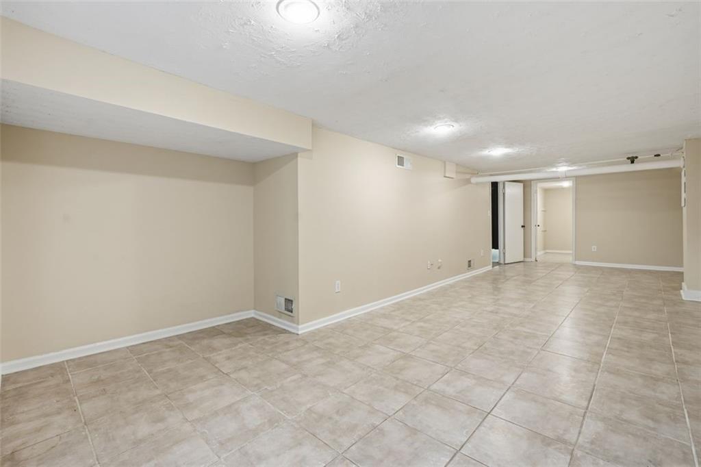 2002 DREW VALLEY Road NE