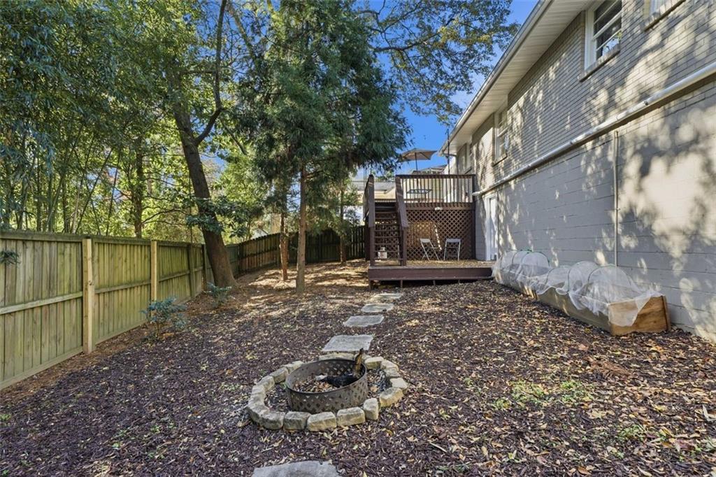 2002 DREW VALLEY Road NE