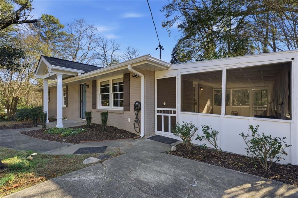 2002 DREW VALLEY Road NE