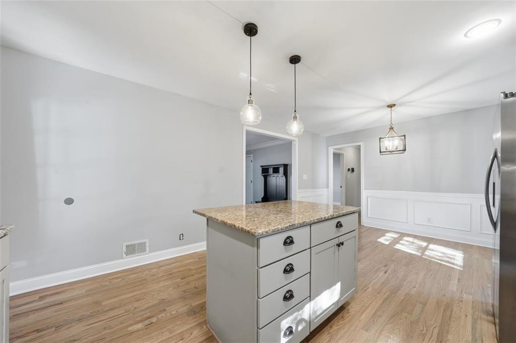 2002 DREW VALLEY Road NE