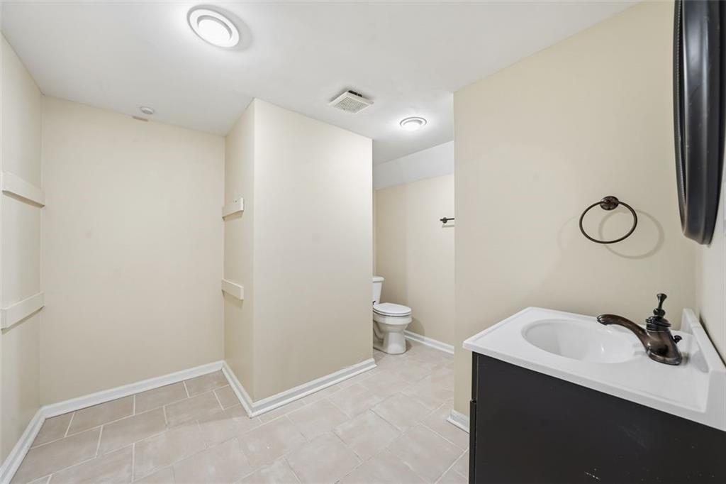 2002 DREW VALLEY Road NE