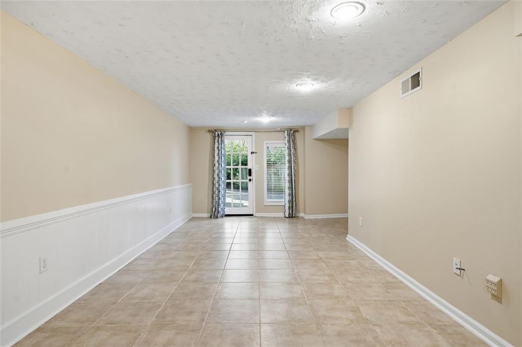 2002 DREW VALLEY Road NE