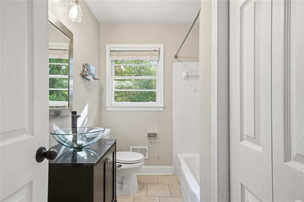 2002 DREW VALLEY Road NE