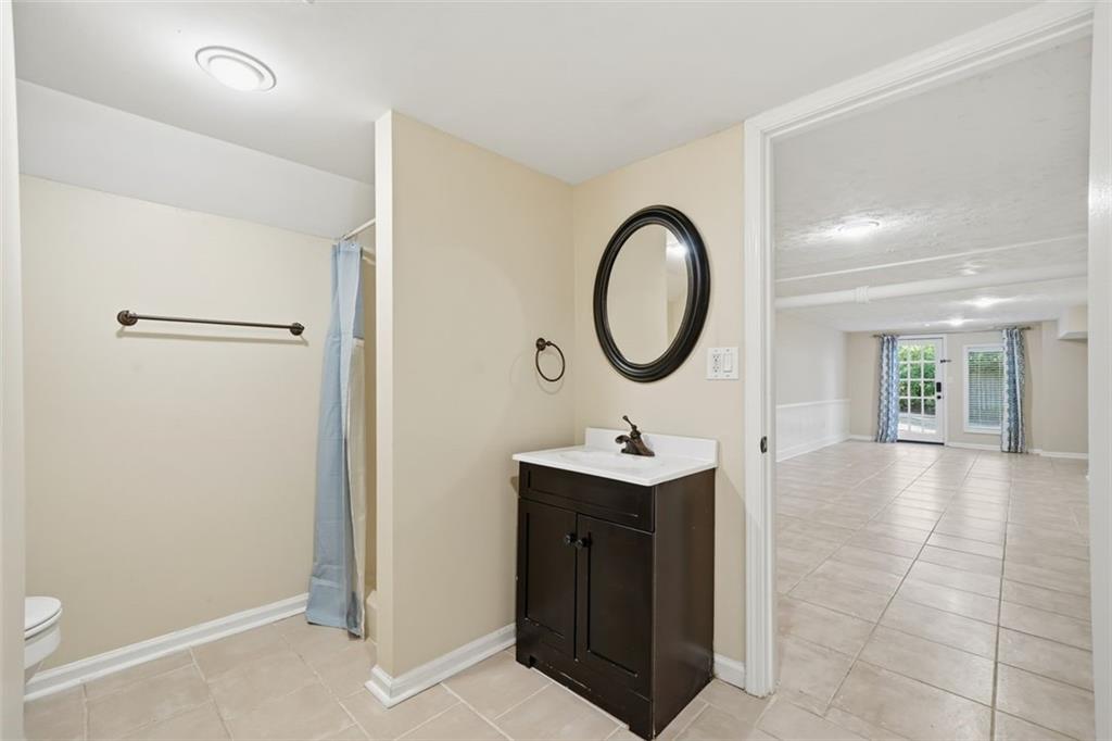 2002 DREW VALLEY Road NE