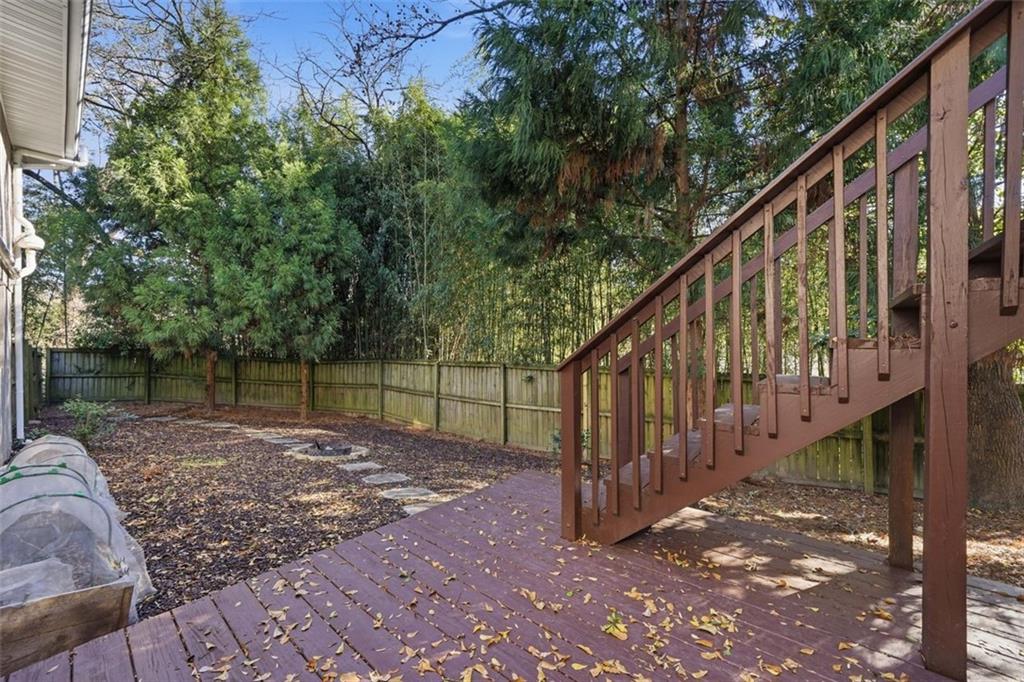 2002 DREW VALLEY Road NE