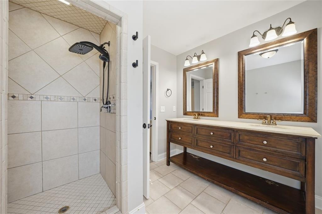 2002 DREW VALLEY Road NE