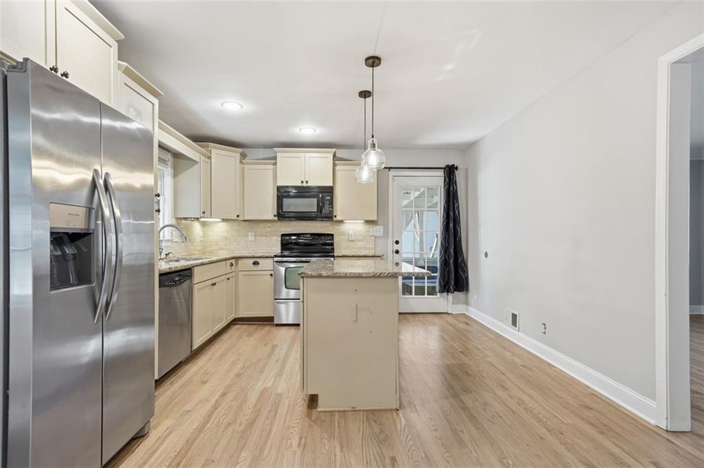 2002 DREW VALLEY Road NE