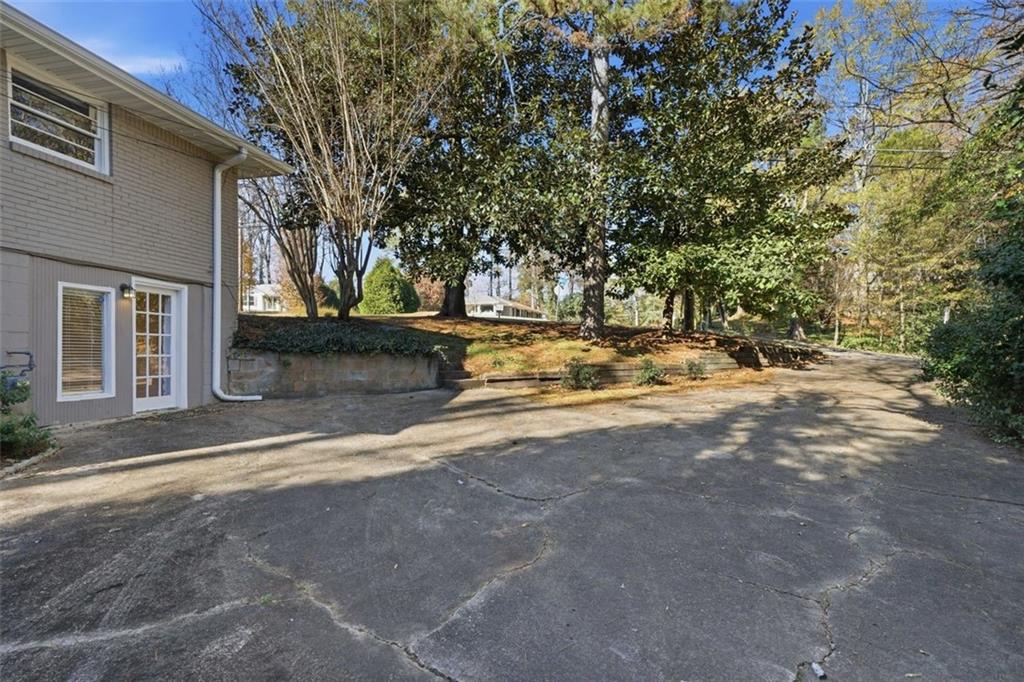 2002 DREW VALLEY Road NE