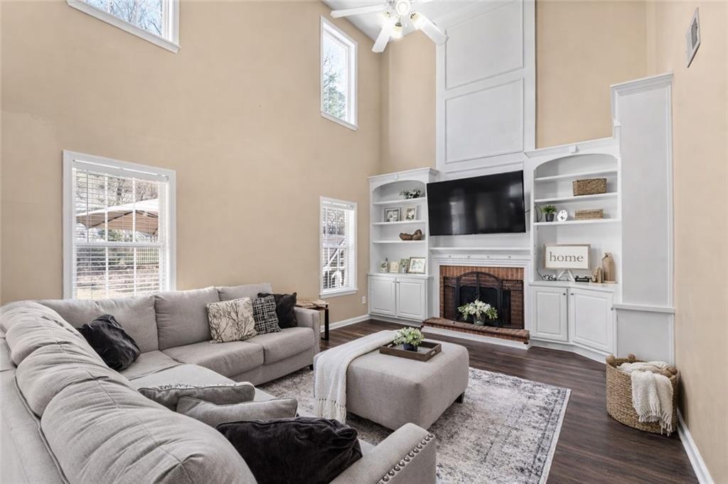 3962 LULLWATER MAIN NW