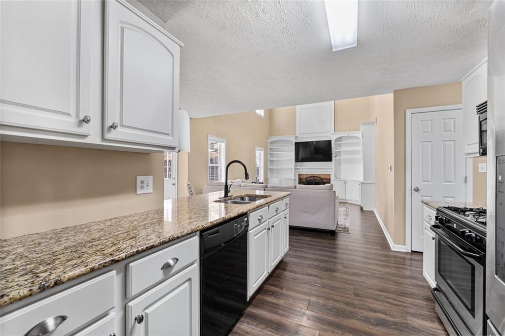 3962 LULLWATER MAIN NW