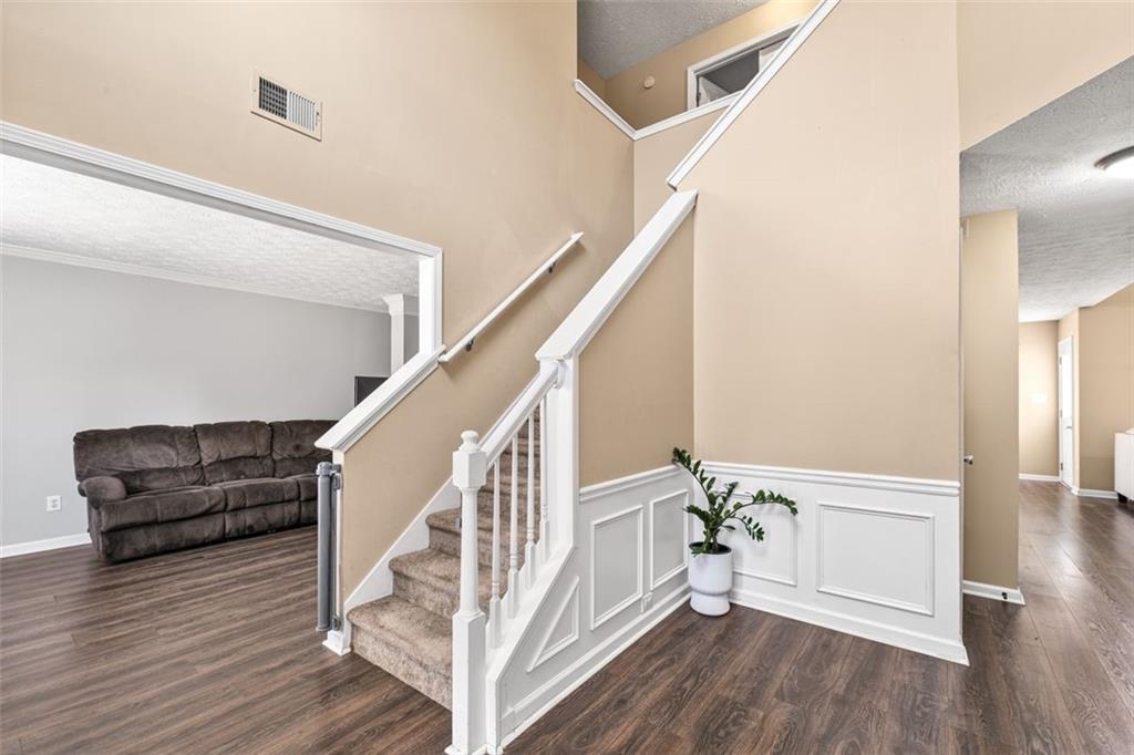 3962 LULLWATER MAIN NW