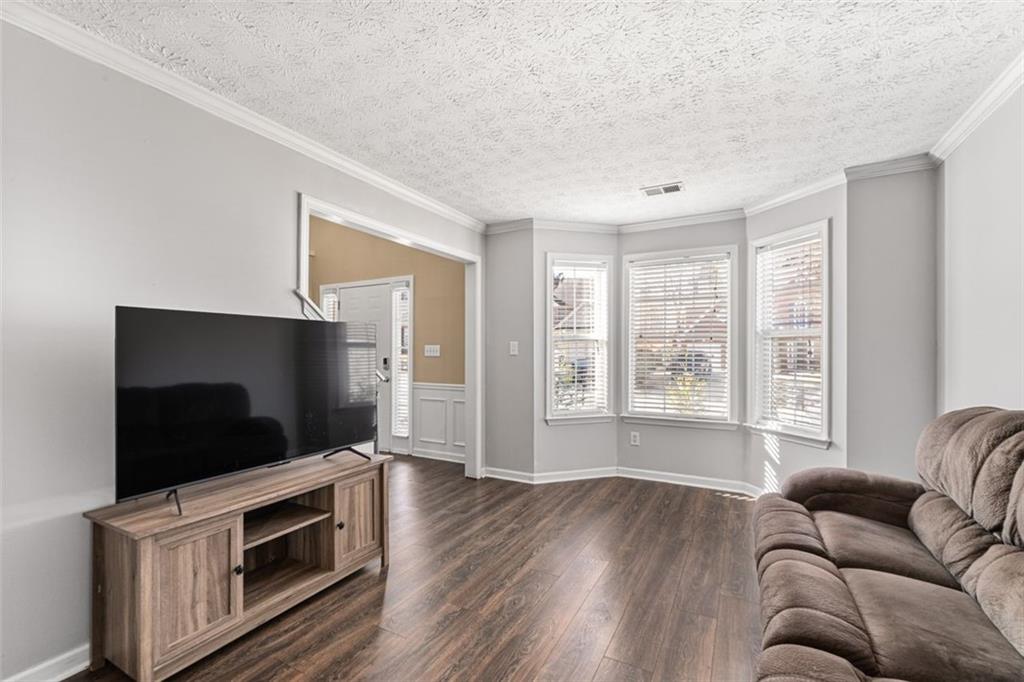 3962 LULLWATER MAIN NW