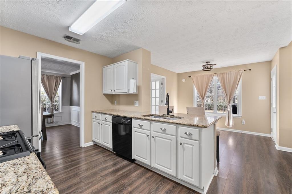 3962 LULLWATER MAIN NW