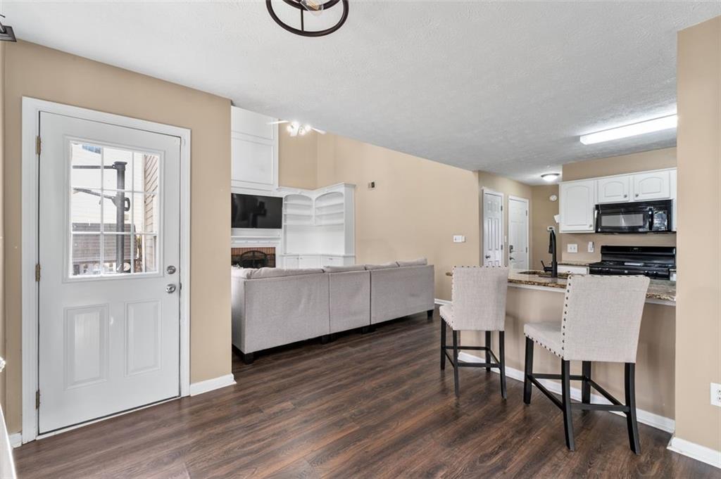 3962 LULLWATER MAIN NW