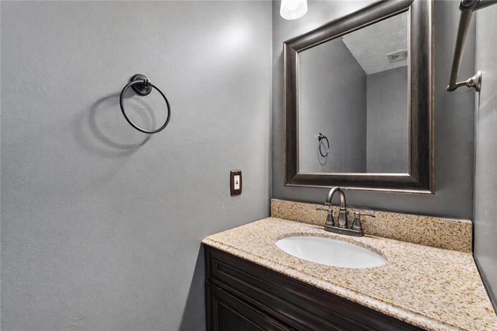 3962 LULLWATER MAIN NW