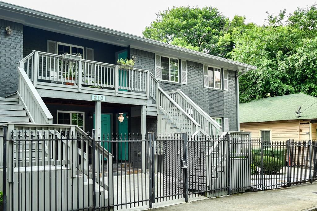 210 Sampson Street NE Unit 5