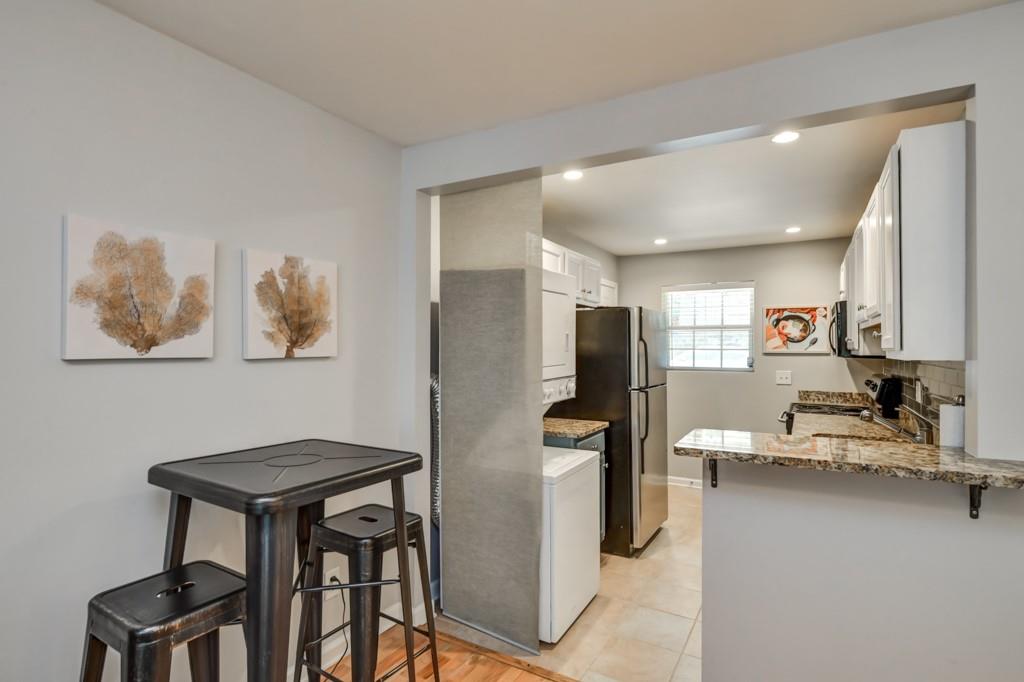 210 Sampson Street NE Unit 5