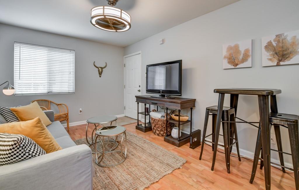 210 Sampson Street NE Unit 5