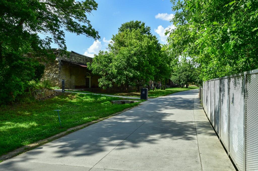 210 Sampson Street NE Unit 5