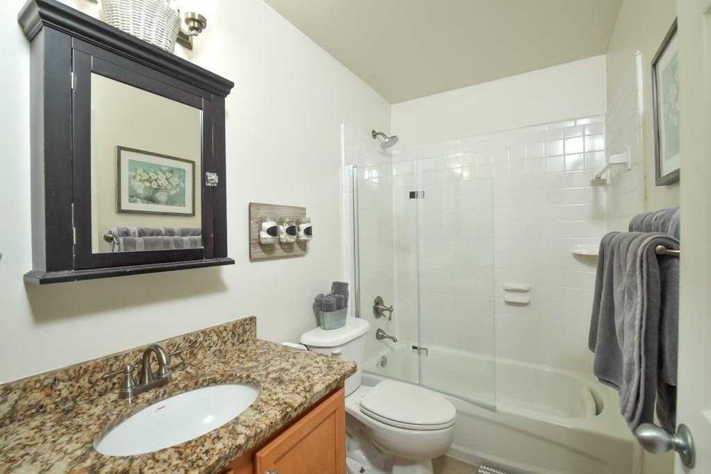 210 Sampson Street NE Unit 5