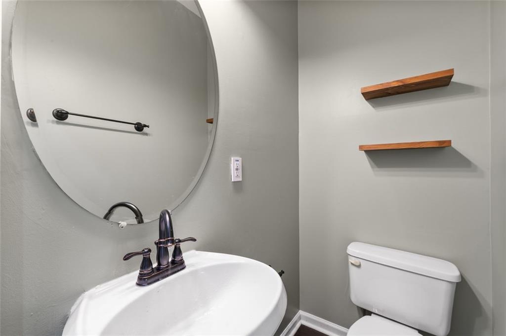 589 Whitaker Street NW