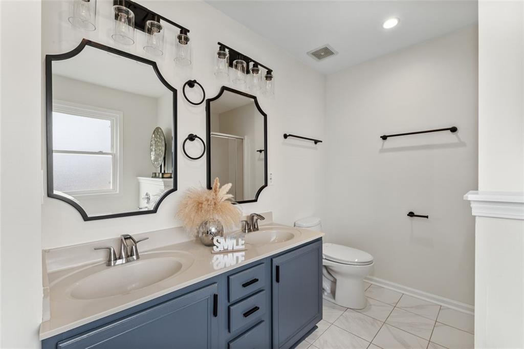 589 Whitaker Street NW