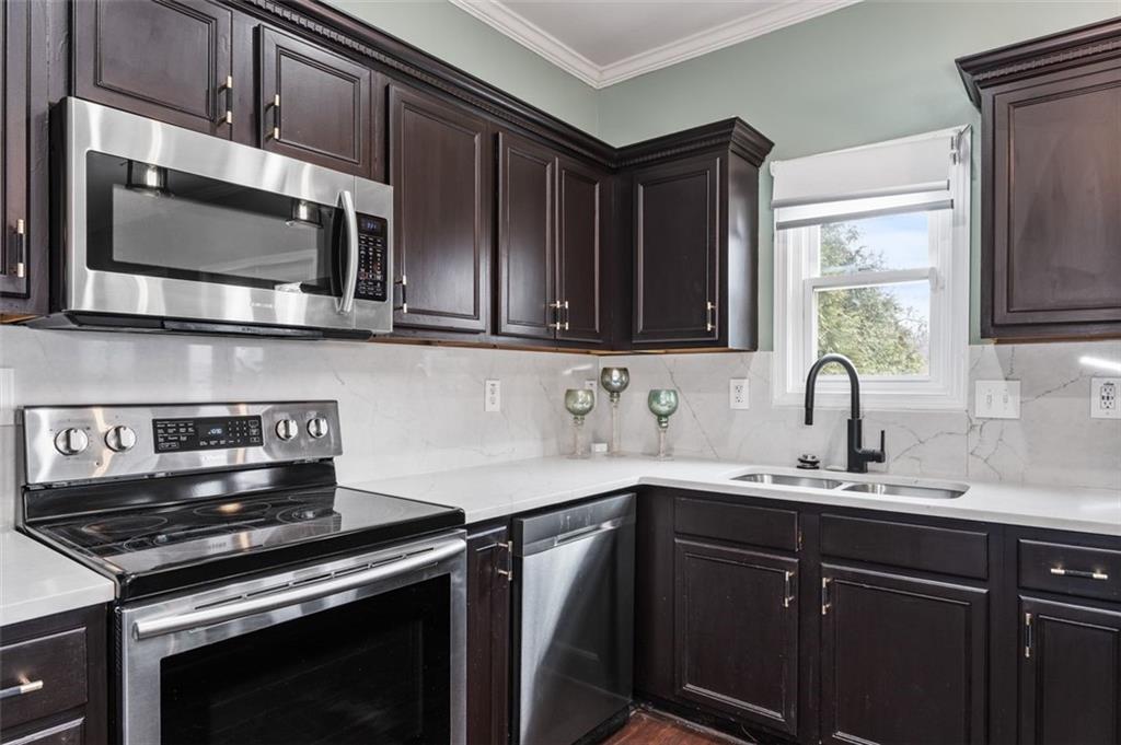 589 Whitaker Street NW