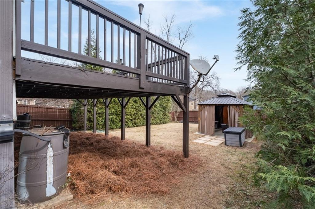 589 Whitaker Street NW