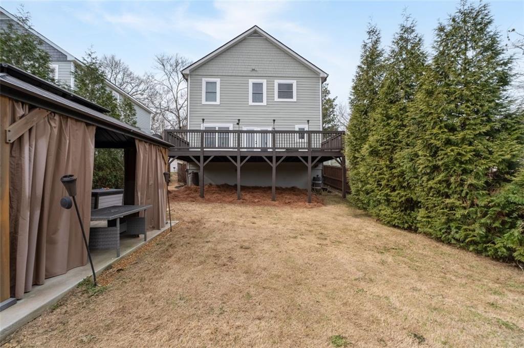 589 Whitaker Street NW