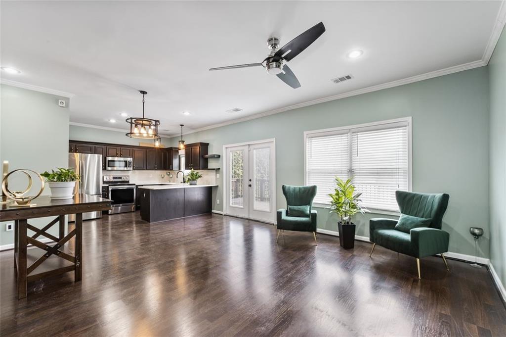 589 Whitaker Street NW