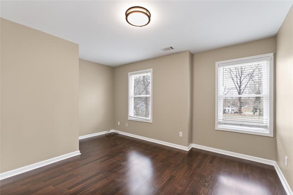 589 Whitaker Street NW