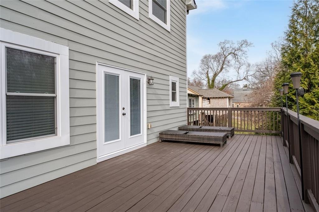 589 Whitaker Street NW