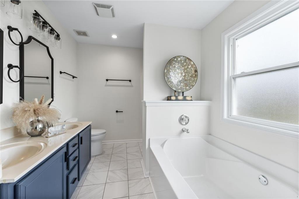 589 Whitaker Street NW