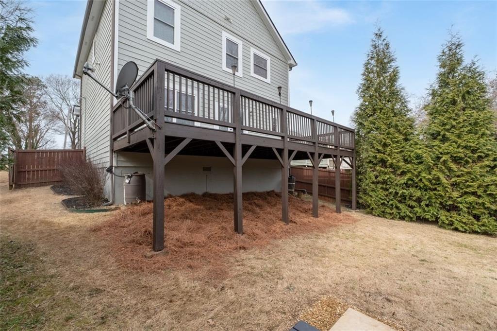 589 Whitaker Street NW