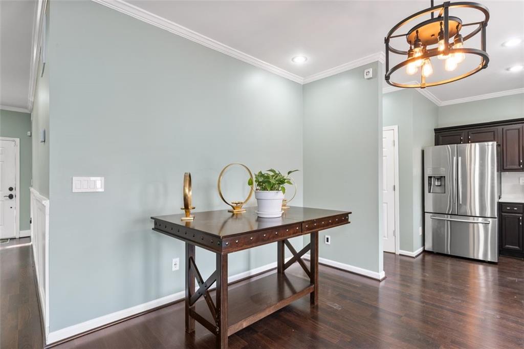 589 Whitaker Street NW