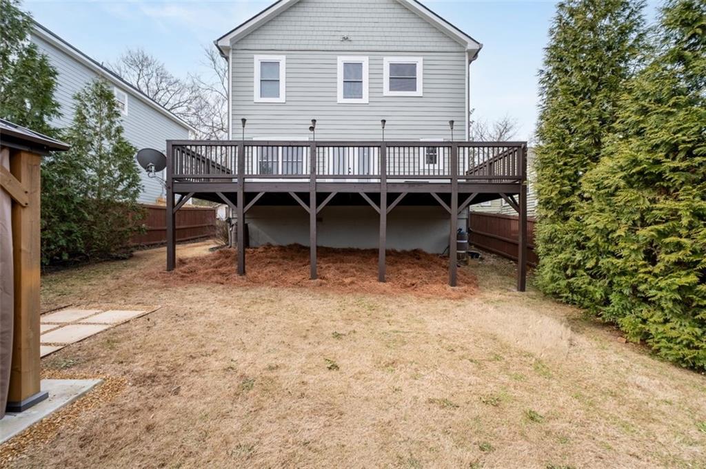 589 Whitaker Street NW