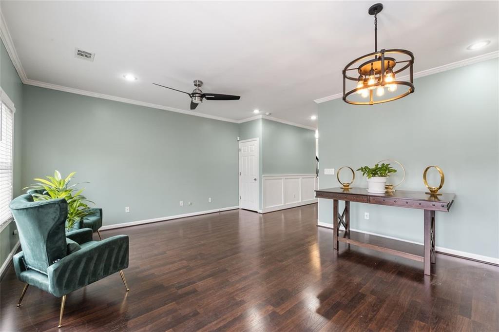 589 Whitaker Street NW