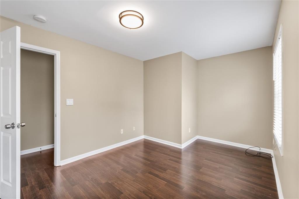 589 Whitaker Street NW