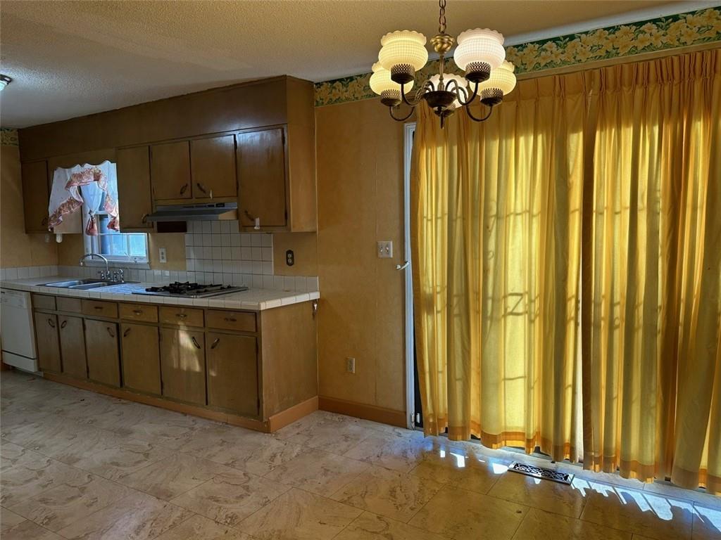 3703 Victoria Drive