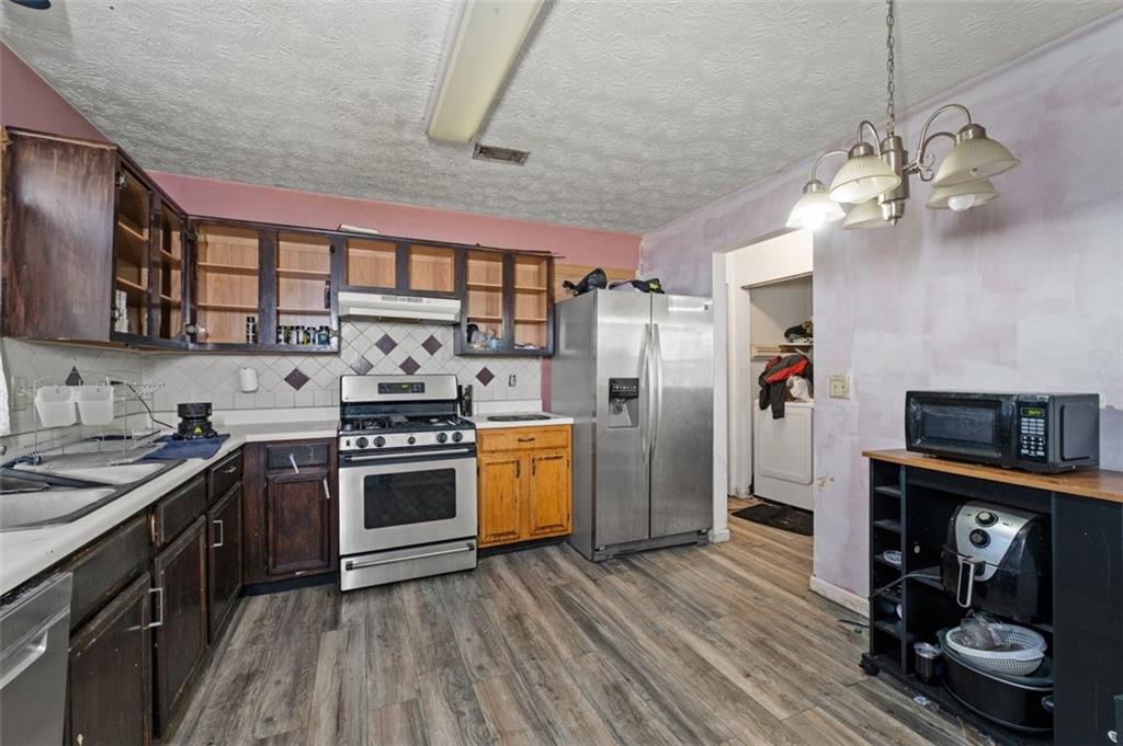 6340 Emerald Pointe Circle