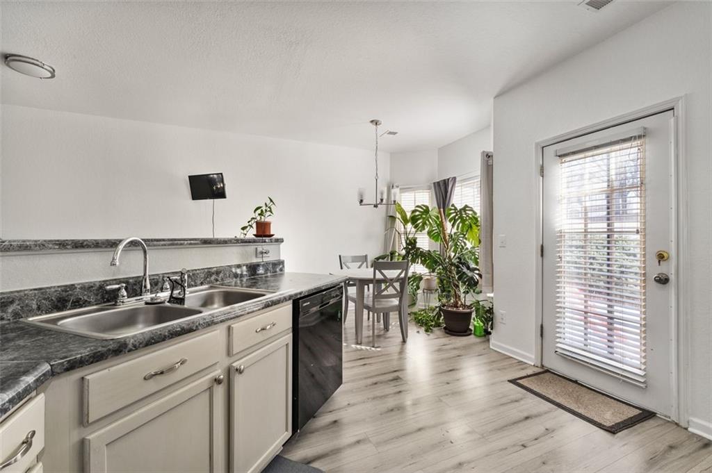 2744 Snapfinger Manor