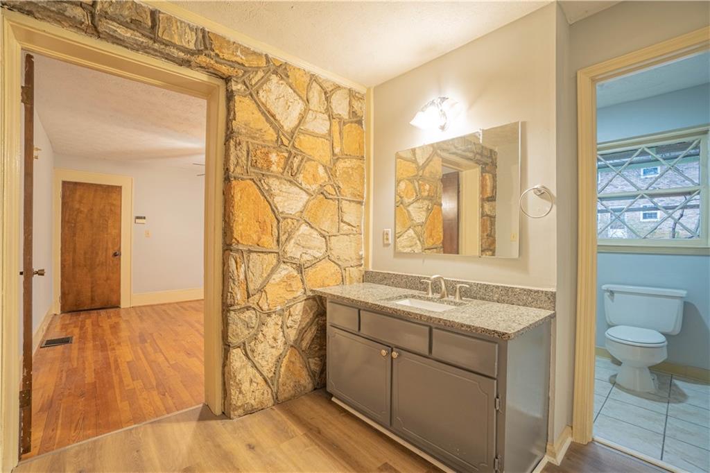 1865 Oak Grove Road NE