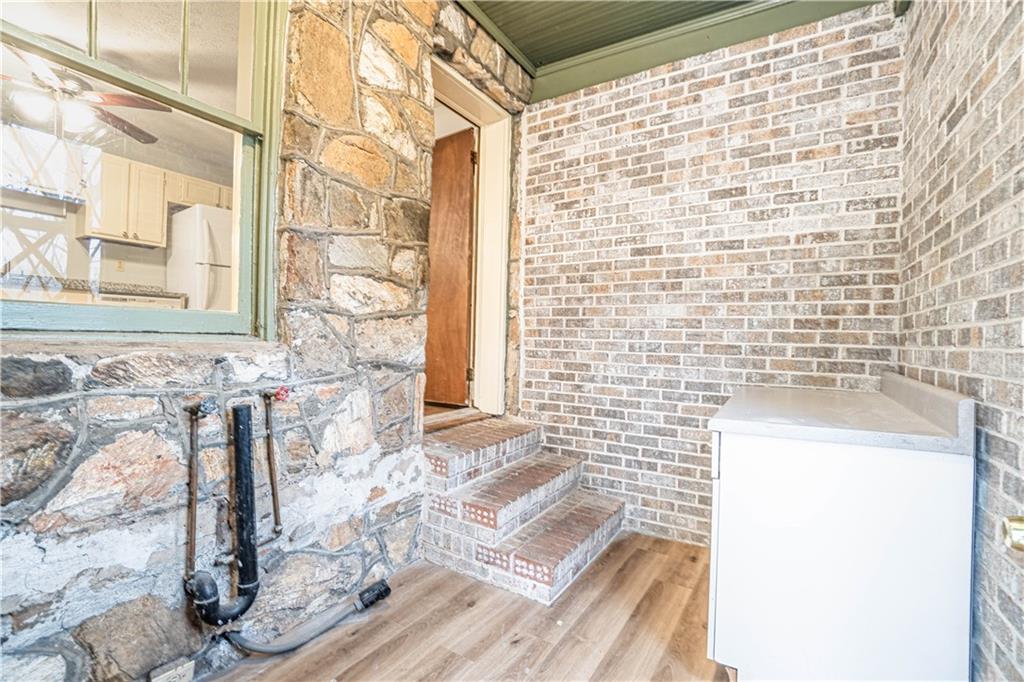 1865 Oak Grove Road NE