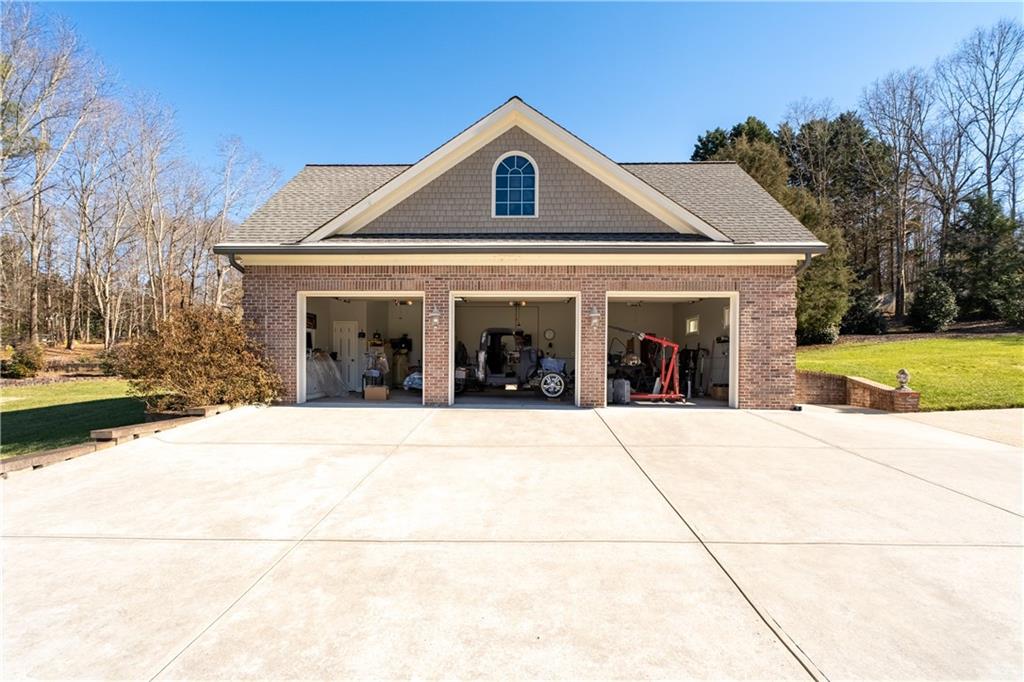 8015 Hurakan Creek Crossing