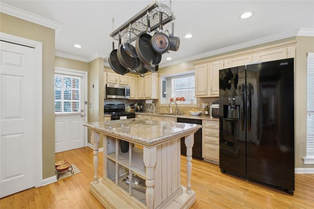 4410 White Surrey Drive NW