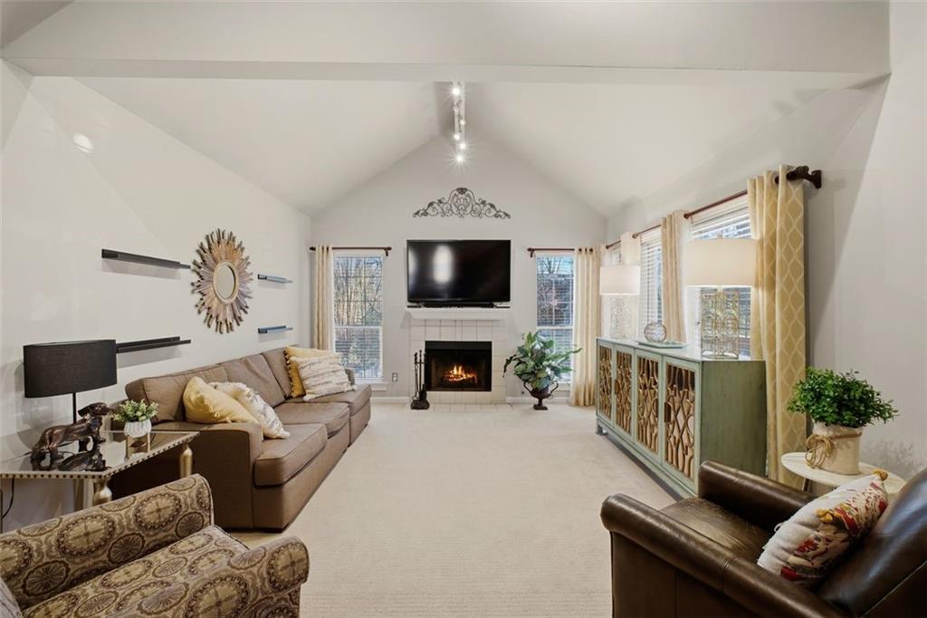 4410 White Surrey Drive NW